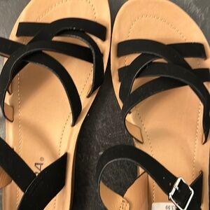 Strap sandals
